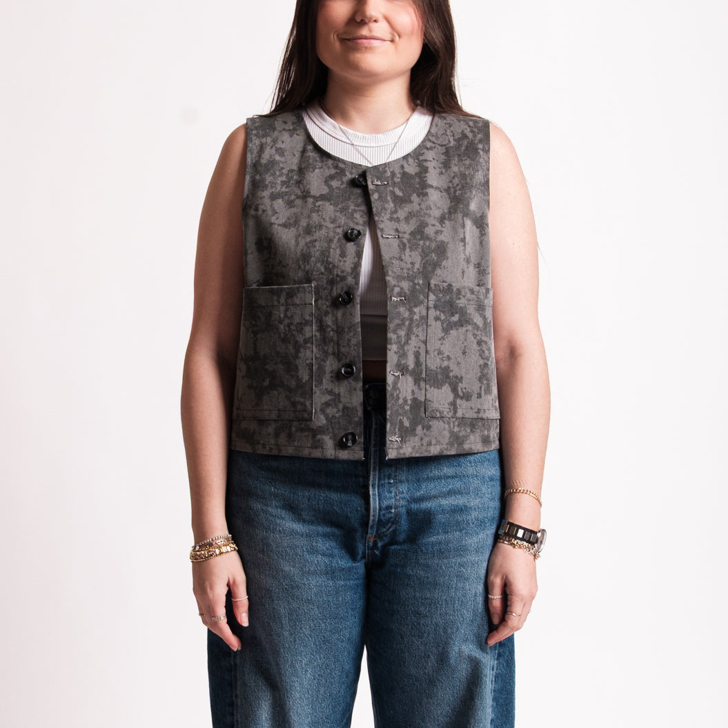 Vamos Vest | Charcoal