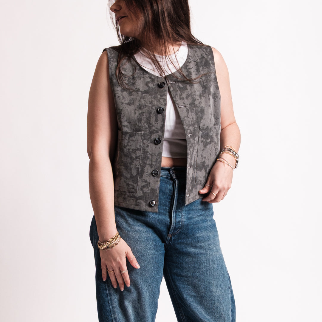 Vamos Vest | Charcoal