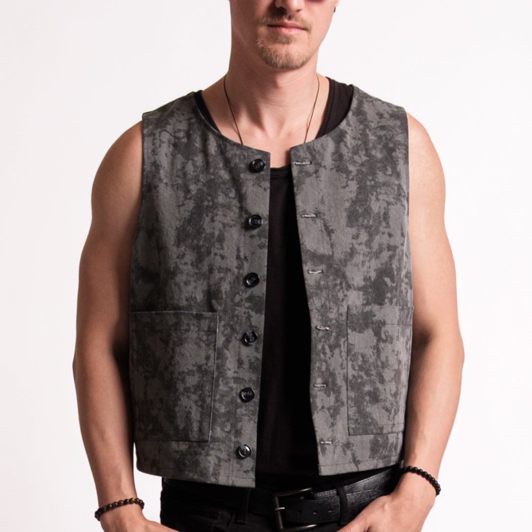 Vamos Vest | Charcoal